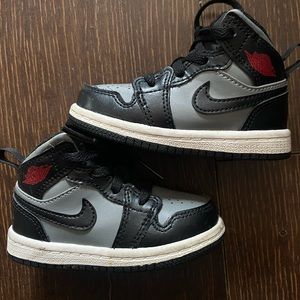 Nike Baby Boy/Girl  Size 5C Black and Gray